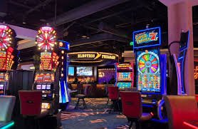 Live Casino Hold'em gameplay sequence showing community card reveal